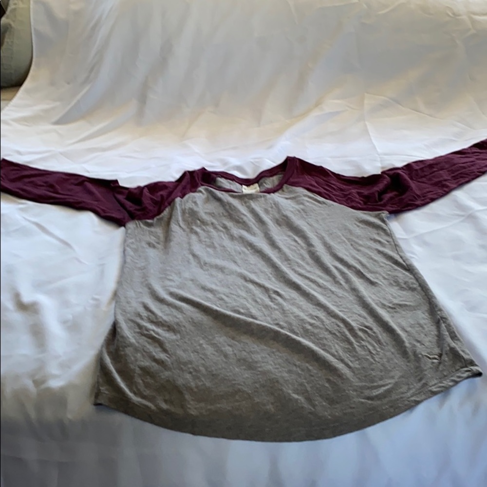 Long sleeves shirt.